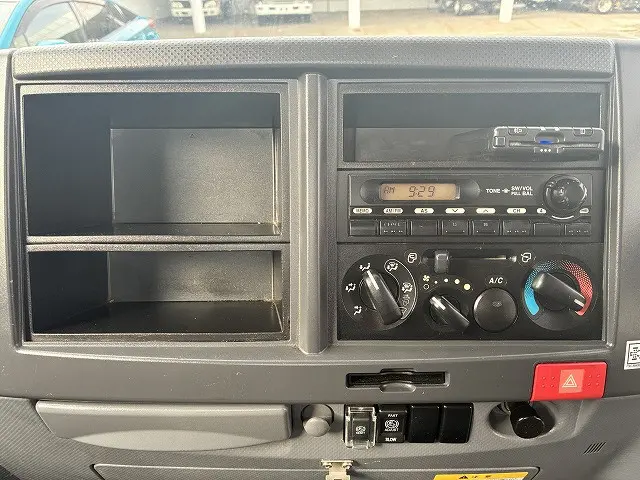 いすゞ エルフ BKG-NLR85AR(2WD)の写真45