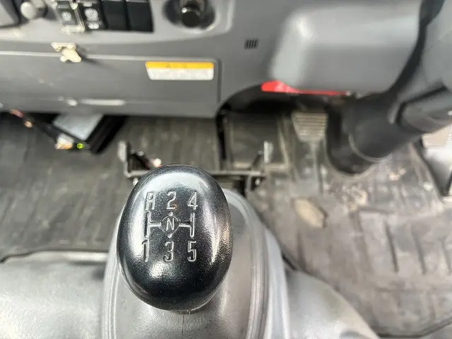 いすゞ エルフ BKG-NLR85AR(2WD)の写真46