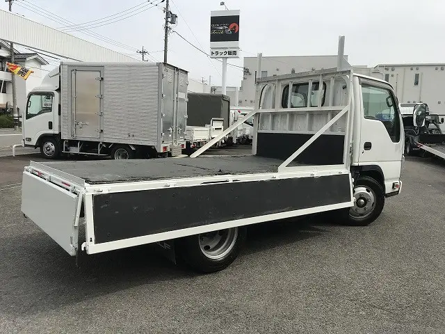 いすゞ エルフ TRG-NKR85A(2WD)の写真13