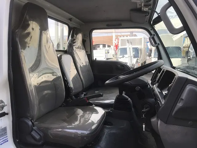 いすゞ エルフ TRG-NKR85A(2WD)の写真32