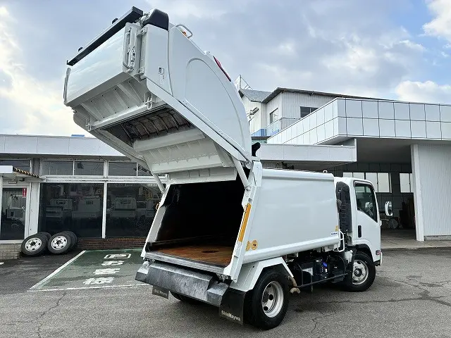 いすゞ エルフ 2PG-NPR88YNの写真15