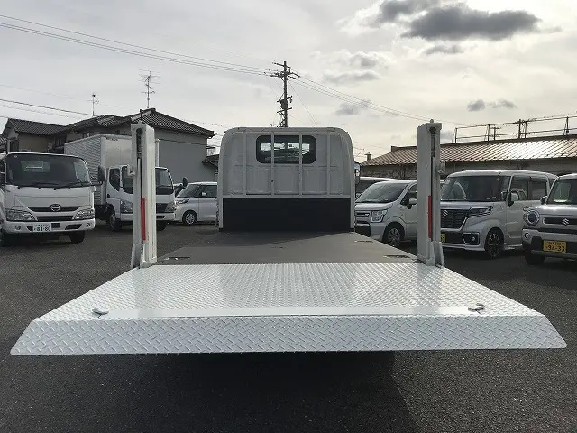 いすゞ エルフ TRG-NJR85A(2WD)の写真18