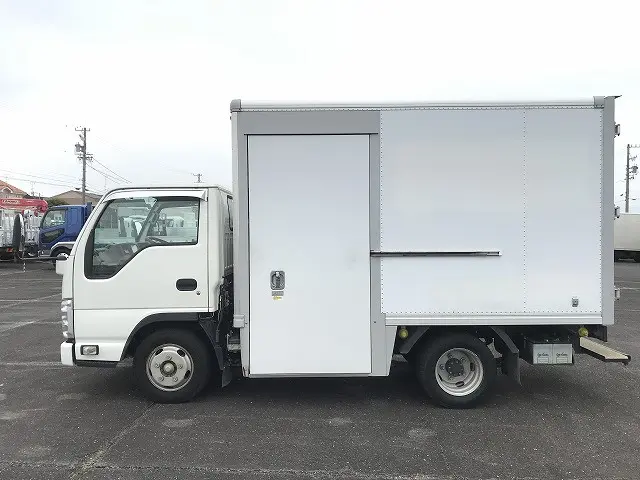 いすゞ エルフ 2RG-NHR88AN(2WD)の写真7
