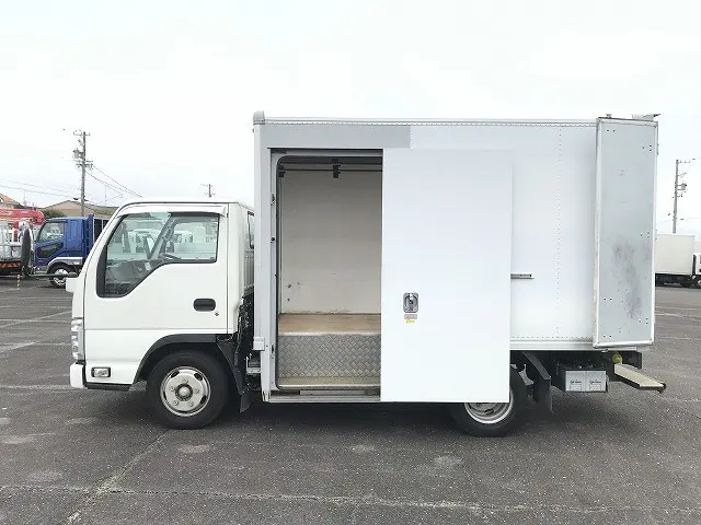 いすゞ エルフ 2RG-NHR88AN(2WD)の写真14