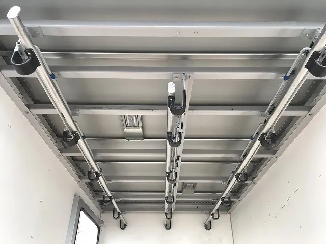 いすゞ エルフ 2RG-NHR88AN(2WD)の写真17