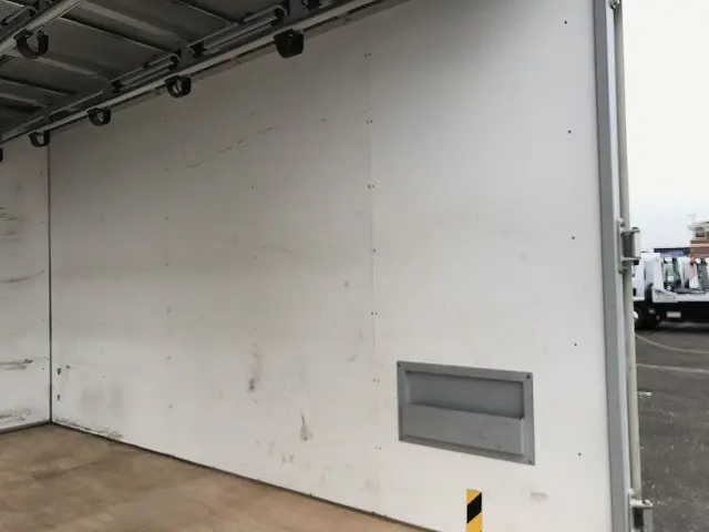 いすゞ エルフ 2RG-NHR88AN(2WD)の写真18