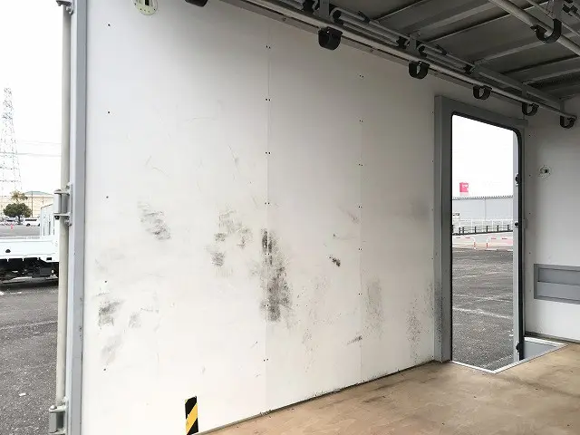 いすゞ エルフ 2RG-NHR88AN(2WD)の写真19