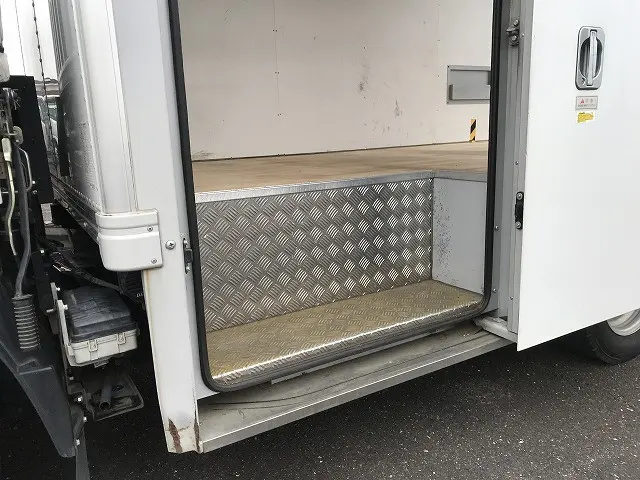 いすゞ エルフ 2RG-NHR88AN(2WD)の写真20