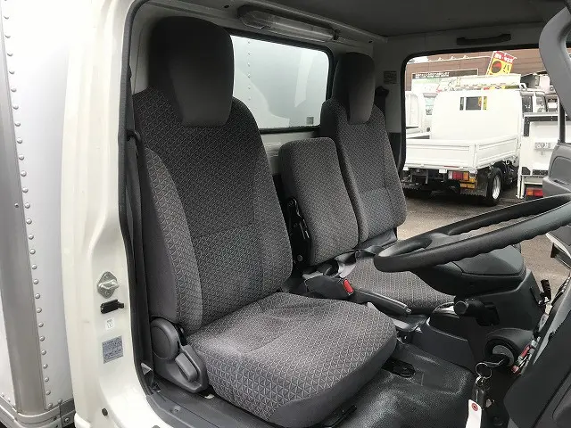 いすゞ エルフ 2RG-NHR88AN(2WD)の写真44