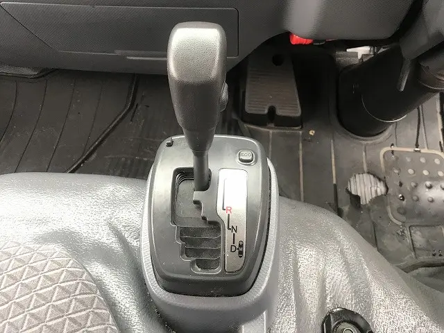 いすゞ エルフ 2RG-NHR88AN(2WD)の写真49