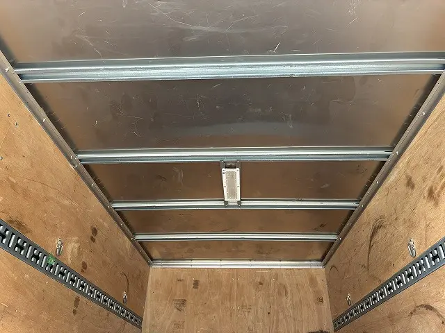 いすゞ エルフ 2RG-NLR88AN(2WD)の写真35