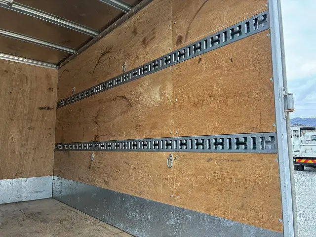 いすゞ エルフ 2RG-NLR88AN(2WD)の写真37