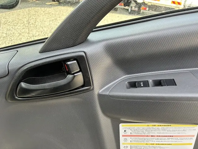 いすゞ エルフ 2RG-NLR88AN(2WD)の写真43