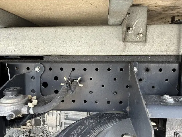 いすゞ エルフ 2RG-NLR88AN(2WD)の写真45