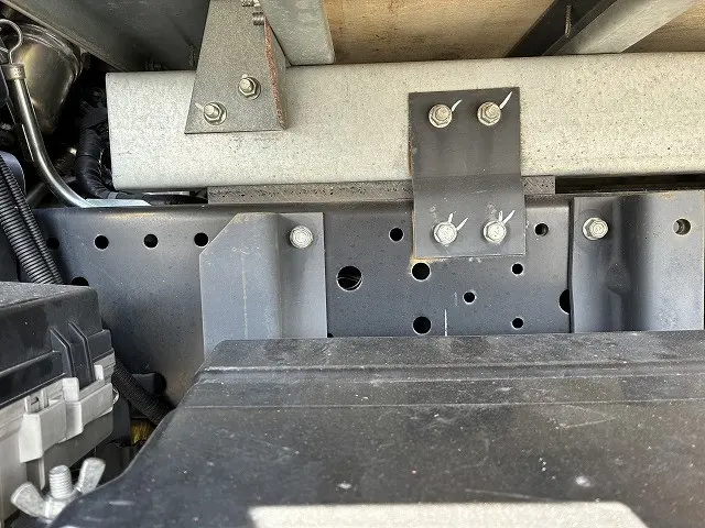 いすゞ エルフ 2RG-NLR88AN(2WD)の写真46