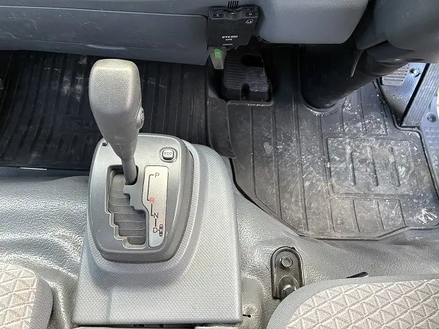 いすゞ エルフ 2RG-NPR88AR(2WD)の写真40