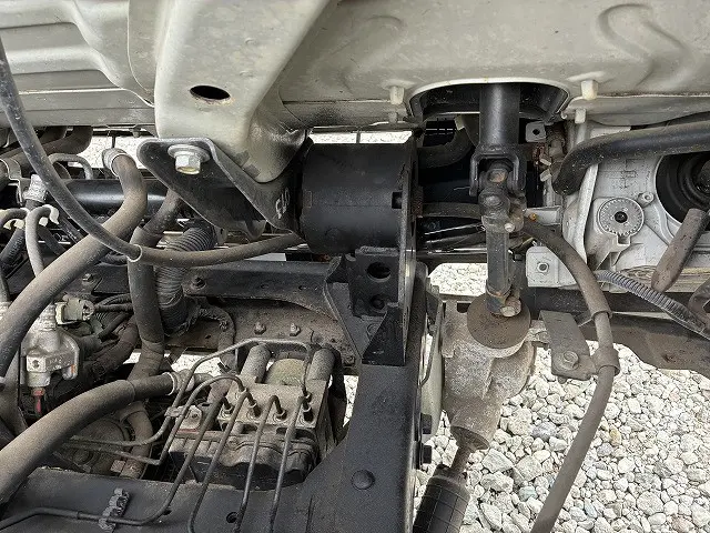 いすゞ エルフ BKG-NJR85A(2WD)の写真23