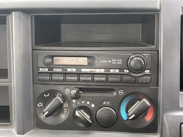 いすゞ エルフ BKG-NJR85A(2WD)の写真32