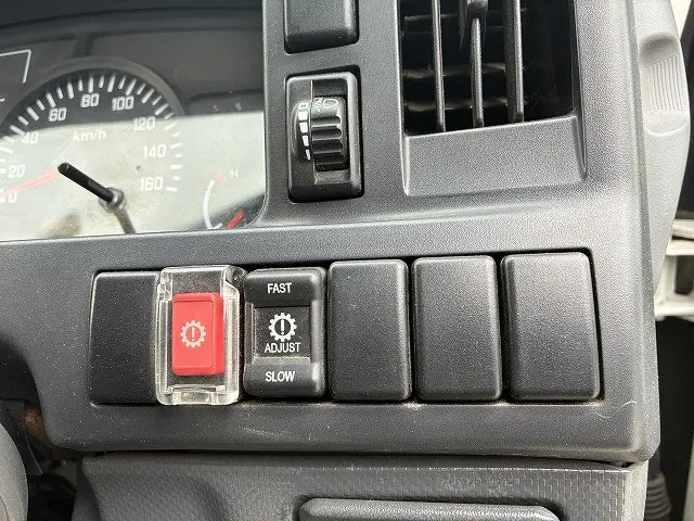 いすゞ エルフ BKG-NJR85A(2WD)の写真35