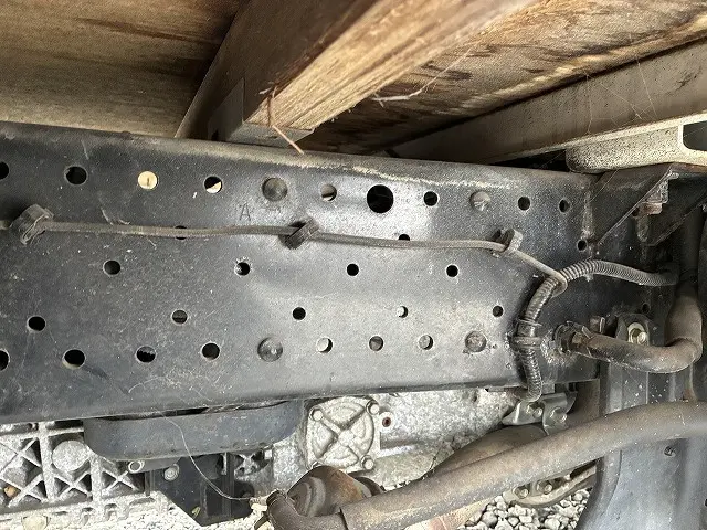 いすゞ エルフ BKG-NJR85A(2WD)の写真37