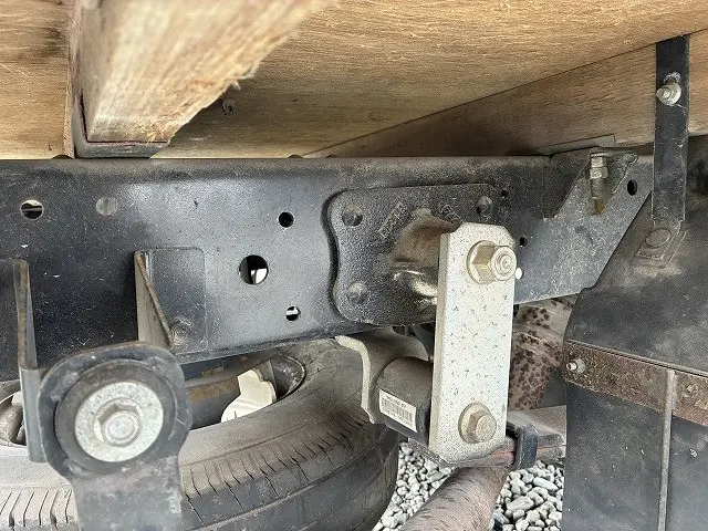 いすゞ エルフ BKG-NJR85A(2WD)の写真39