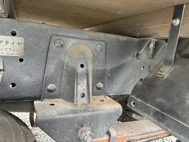 いすゞ エルフ BKG-NJR85A(2WD)の写真43