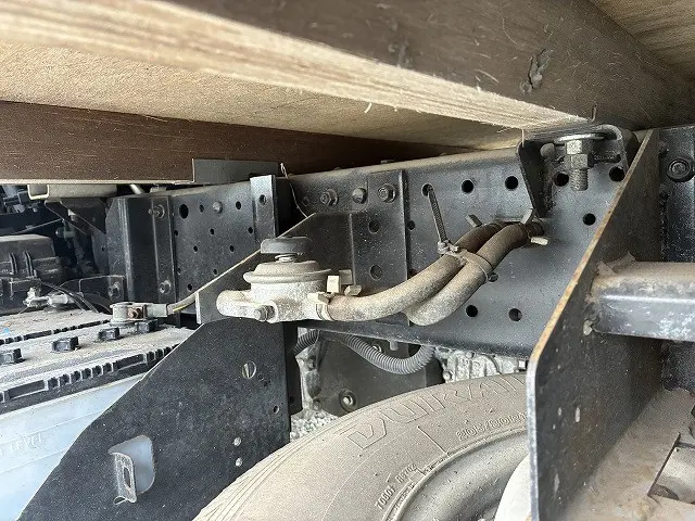 いすゞ エルフ BKG-NJR85A(2WD)の写真44