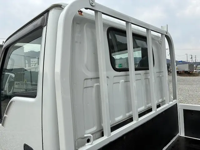 いすゞ エルフ BKG-NJR85A(2WD)の写真47