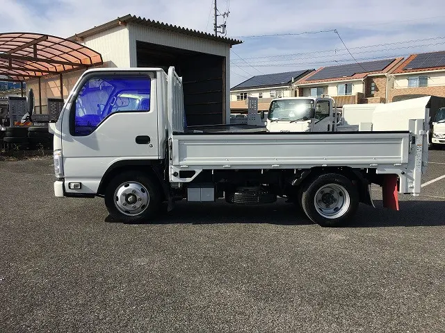 いすゞ エルフ TRG-NKR85A(2WD)の写真4