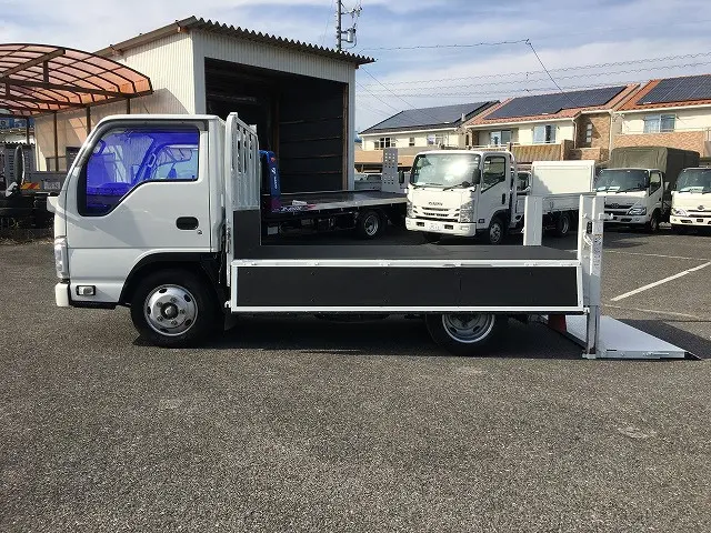 いすゞ エルフ TRG-NKR85A(2WD)の写真11