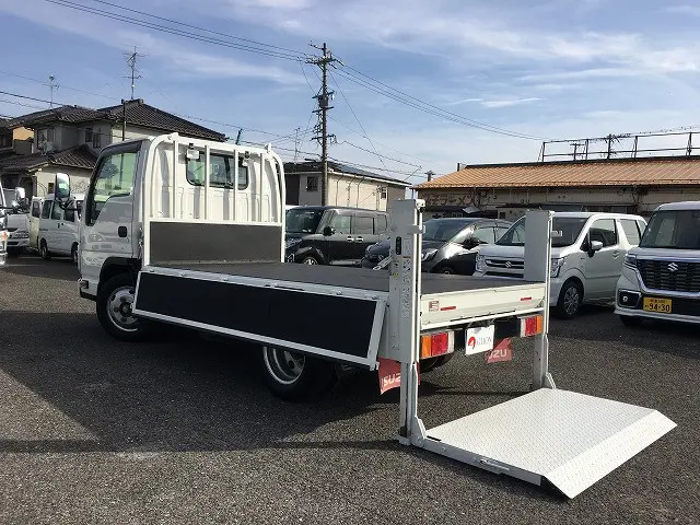 いすゞ エルフ TRG-NKR85A(2WD)の写真13