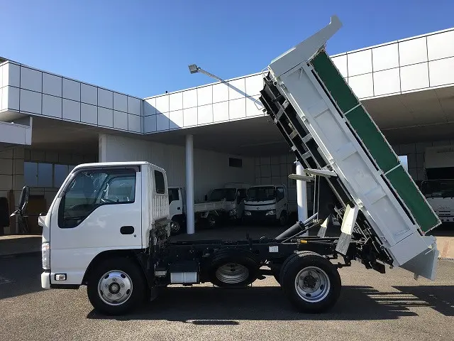 いすゞ エルフ 2RG-NKR88AD(2WD)の写真4