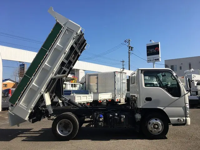 いすゞ エルフ 2RG-NKR88AD(2WD)の写真5