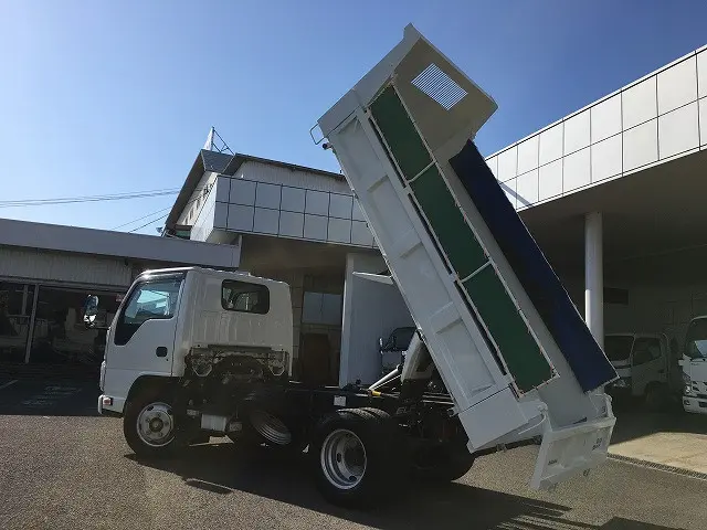 いすゞ エルフ 2RG-NKR88AD(2WD)の写真6