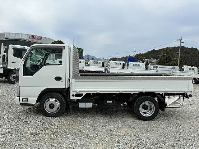 いすゞ エルフ 2RG-NJR88A(2WD)の写真4
