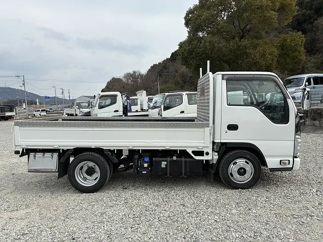 いすゞ エルフ 2RG-NJR88A(2WD)の写真5