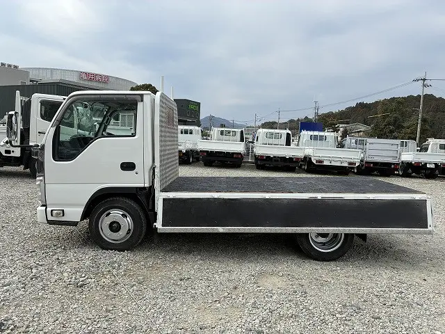いすゞ エルフ 2RG-NJR88A(2WD)の写真11