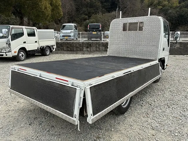 いすゞ エルフ 2RG-NJR88A(2WD)の写真15