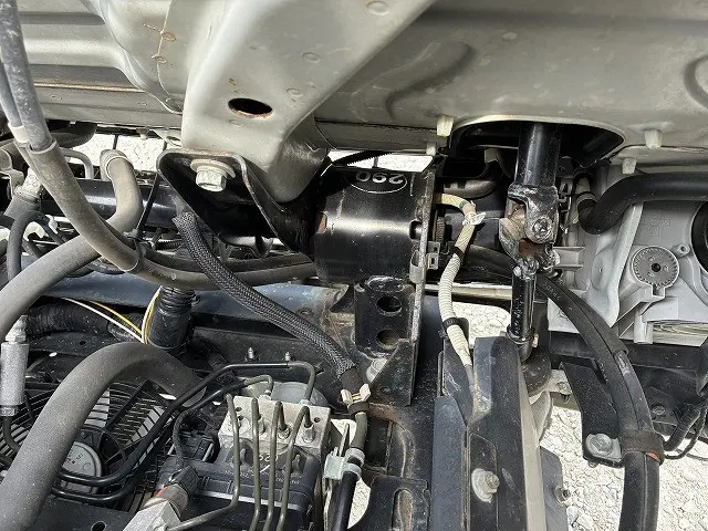 いすゞ エルフ 2RG-NJR88A(2WD)の写真27