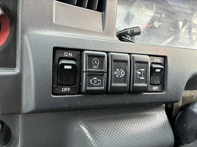 いすゞ エルフ 2RG-NJR88A(2WD)の写真36