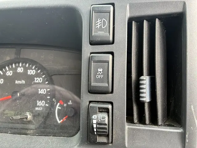 いすゞ エルフ 2RG-NJR88A(2WD)の写真38