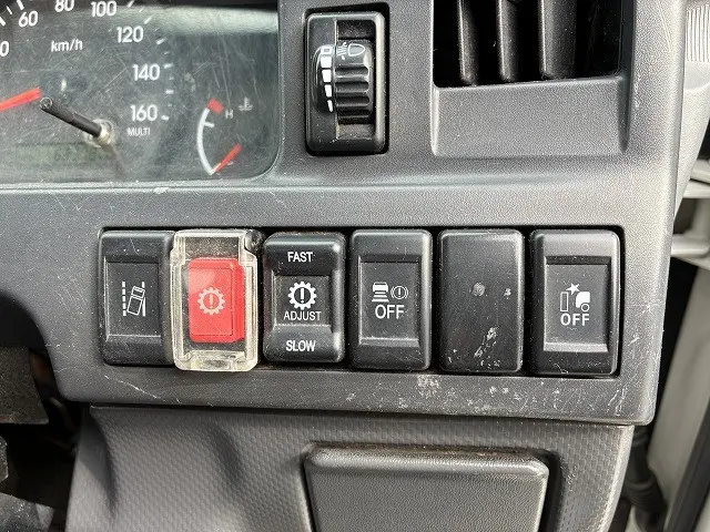 いすゞ エルフ 2RG-NJR88A(2WD)の写真39