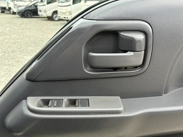 いすゞ エルフ 2RG-NJR88A(2WD)の写真40