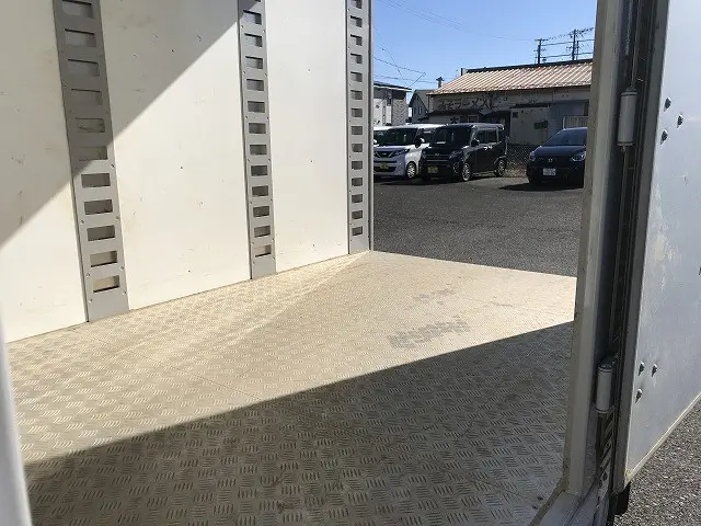 いすゞ エルフ 2RG-NMR88AN(2WD)の写真26