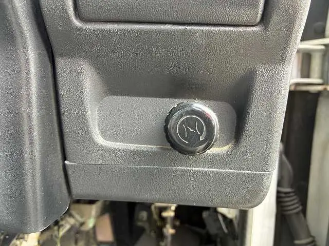 いすゞ エルフ KR-NHR69(2WD)の写真42