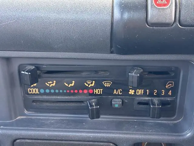 いすゞ エルフ KR-NHR69(2WD)の写真45