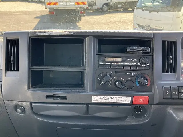 いすゞ エルフ TKG-NKR85R(2WD)の写真35