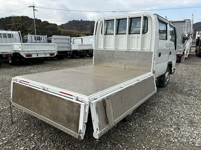 いすゞ エルフ TRG-NHR85A(2WD)の写真15