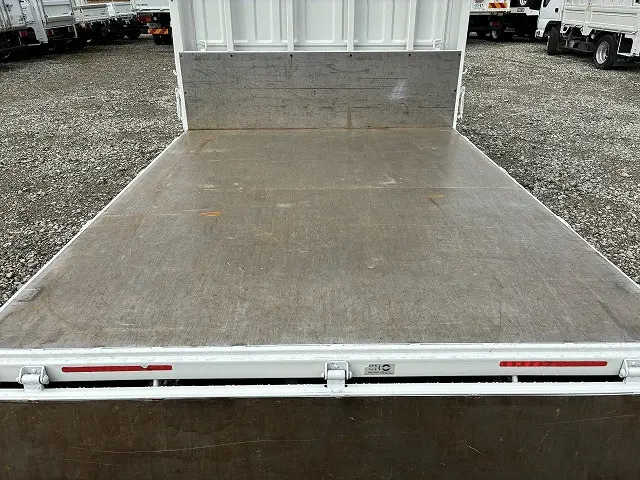 いすゞ エルフ TRG-NHR85A(2WD)の写真29