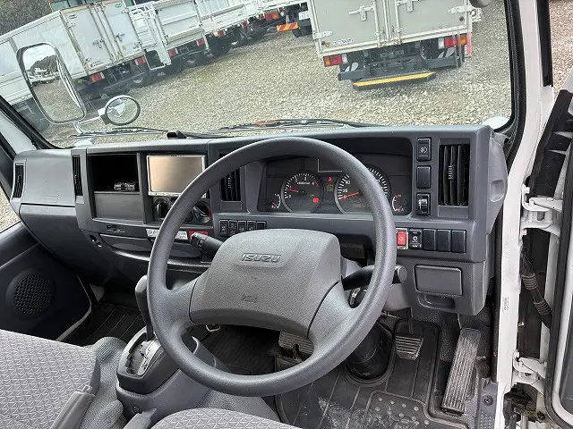 いすゞ エルフ TRG-NHR85A(2WD)の写真32